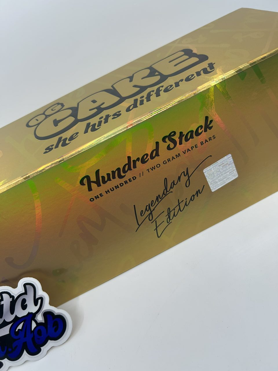 OG Cake Legendary Gold 2g disposable vape with gold packaging and golden oil